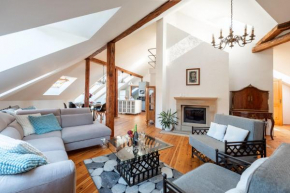 Stylish 2-level apartment near the National Theatre